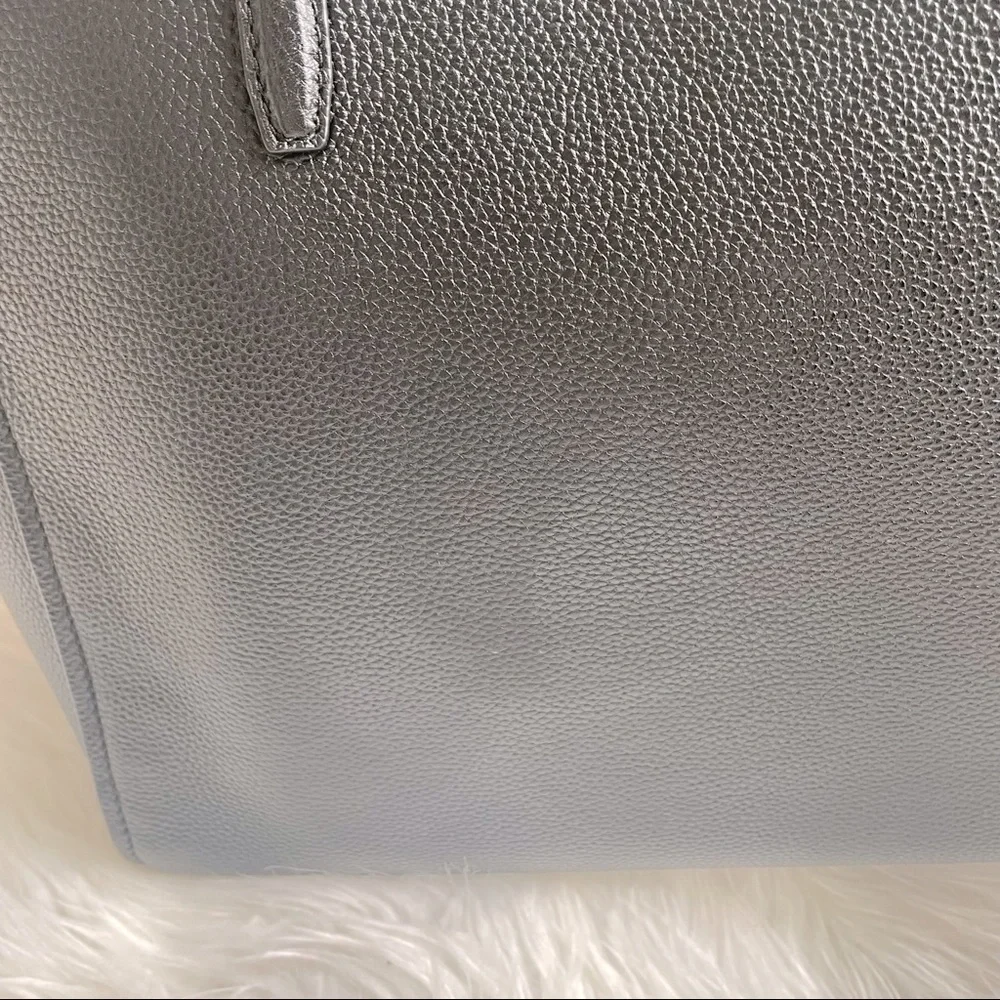 Tory Burch Carson Leather Tote - Picture 6 of 12